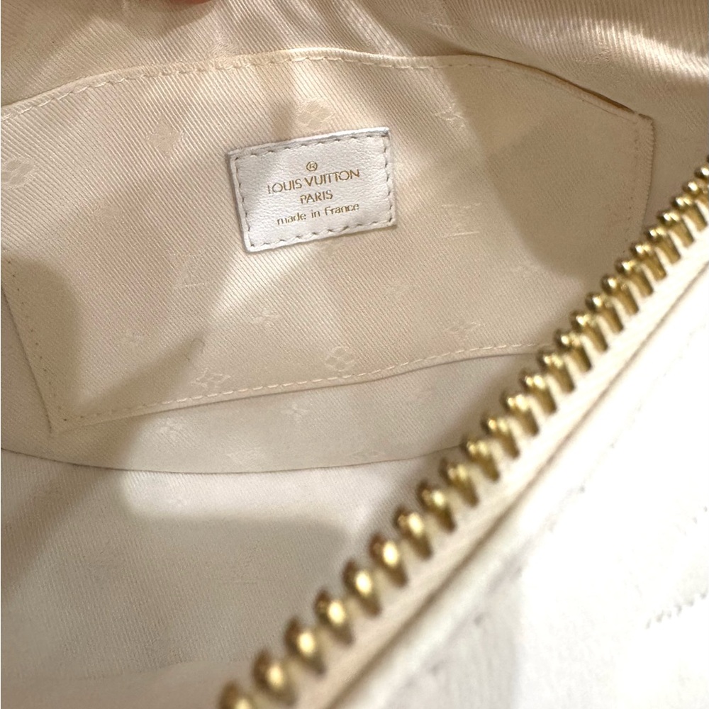 Authentic Louis Vuitton Monogram Bubblegram Over the Moon Shoulder Bag White - Picture 7 of 16